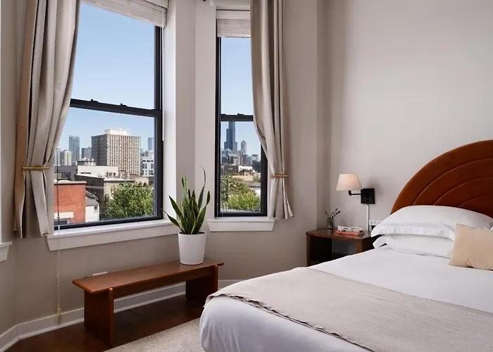 Penthouse With Private Rooftop And Skyline Views - Sleeps 6 *