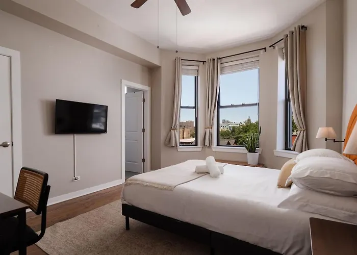 Penthouse With Private Rooftop And Skyline Views - Sleeps 6