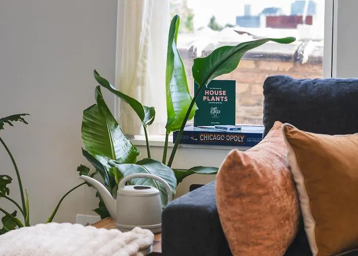 Penthouse With Private Rooftop And Skyline Views - Sleeps 6 *