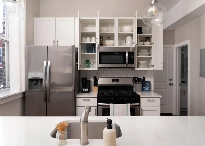 Penthouse With Private Rooftop And Skyline Views - Sleeps 6 * Chicago