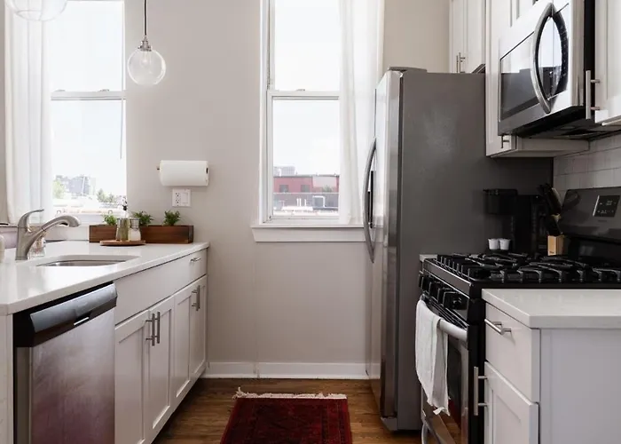 Penthouse With Private Rooftop And Skyline Views - Sleeps 6 Chicago