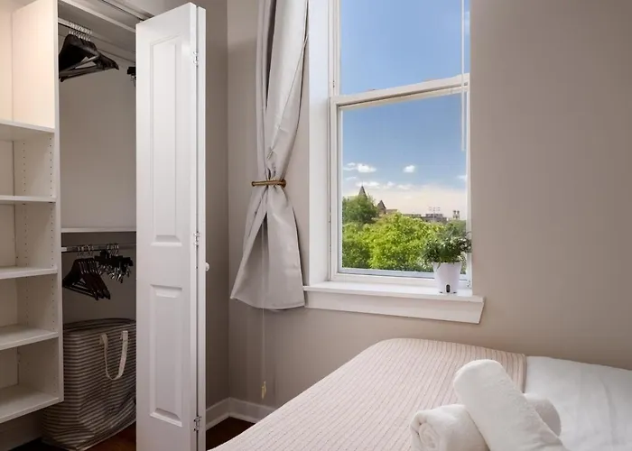 Penthouse With Private Rooftop And Skyline Views - Sleeps 6 Chicago