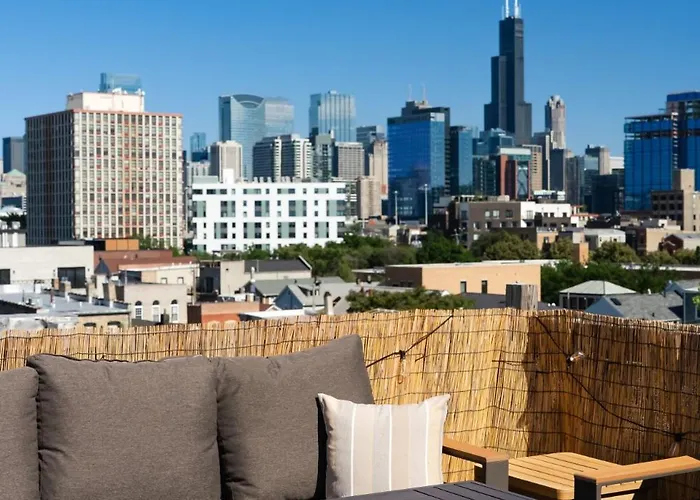 Penthouse With Private Rooftop And Skyline Views - Sleeps 6 Chicago